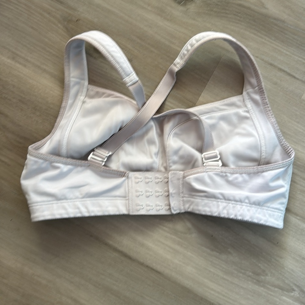 Lululemon Ta Ta Tamer sport bra - Picture 2 of 6